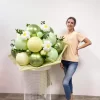 букет из шаров с зеленью