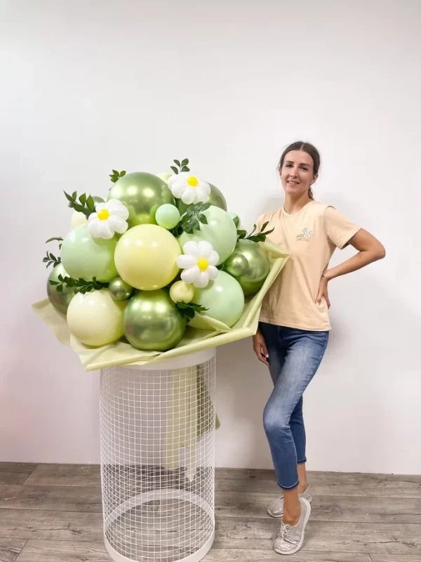 букет из шаров с зеленью